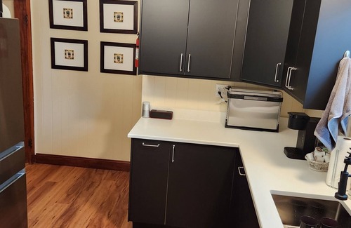 Ferndale House | Beautifully remodeled 1950's home. BWI airport 5 mins away