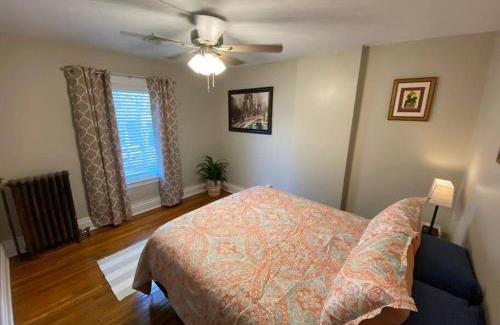 Niagara Falls House | Beautifully remodeled house 1.5 miles from falls.