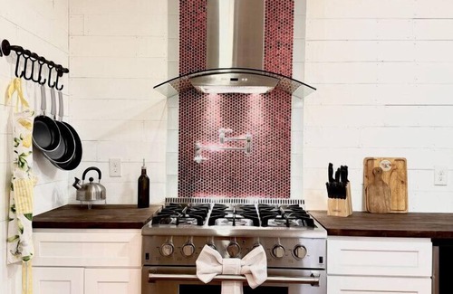 Northwest Los Angeles Heights House | Beautifully Remodeled Home – Perfect Location, Sleeps 8