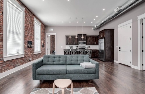 Smithville Apartment | Beautifully remodeled loft in the heart of Smithville, MO