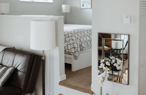Speer Cottage | Beautifully Remodeled Carriage House In Denver