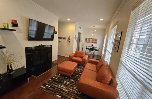 Turtle Creek Apartment | Beautifully remodeled condo 2b/2bth conveniently in West Village, Uptown Dallas