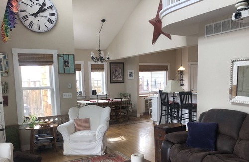 Martin Acres House | Beautifully remodeled home near CU, Trails with Flatiron views.