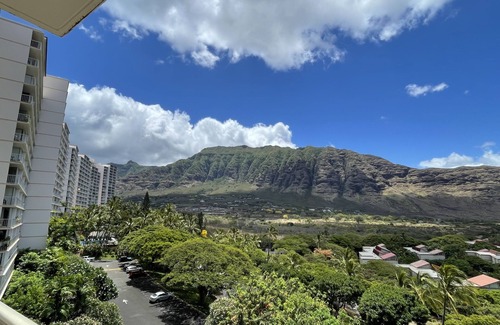 Makaha Condo | Beautifully Remodeled studio Makaha Valley Towers