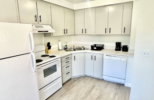 Logan House | Beautifully Remodeled Townhome GC 1