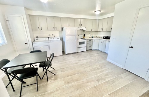 Logan House | Beautifully Remodeled Townhome GC 1