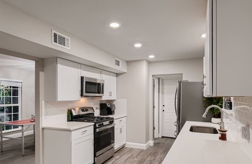 North Austin Civic Association House | Beautifully Remolded 3 Bedroom Nearby the Q2 Stadium and The Domain - by PMI Austin Metro