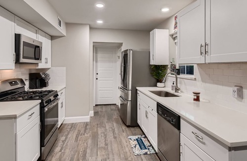 North Austin Civic Association House | Beautifully Remolded 3 Bedroom Nearby the Q2 Stadium and The Domain - by PMI Austin Metro