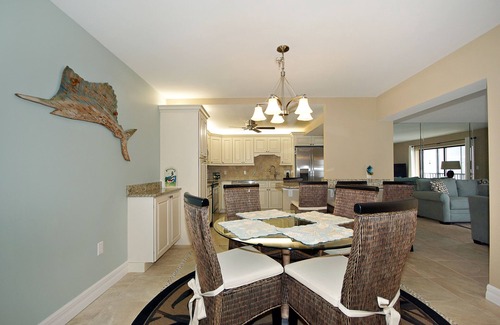South Island Condo | Beautifully renewed Beach And Bay View Condo