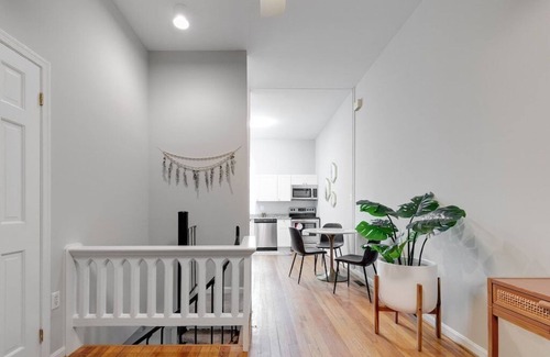 Old Town Fredericksburg Apartment | Beautifully Renovated 3 level Unit in Historic Downtown Fredericksburg