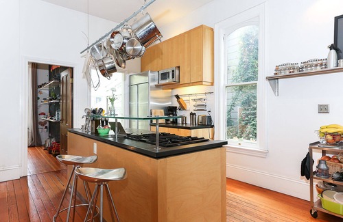 La Lengua House | Beautifully Renovated Turn Of The Century Victorian - garden, hot tub & parking
