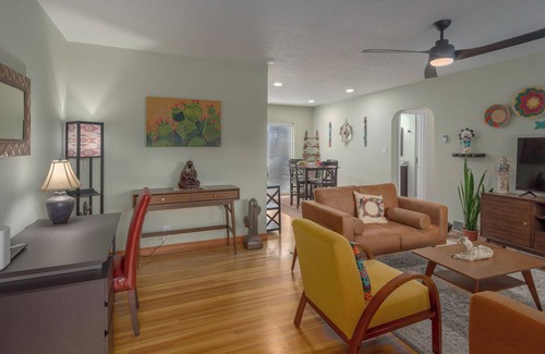 Uptown House | Beautifully Renovated Southwest Home 3B/2B, $2520/month over winter, Book Now!