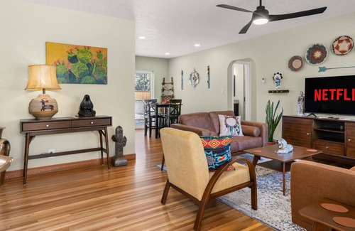 Uptown House | Beautifully Renovated Southwest Home 3B/2B, $2520/month over winter, Book Now!