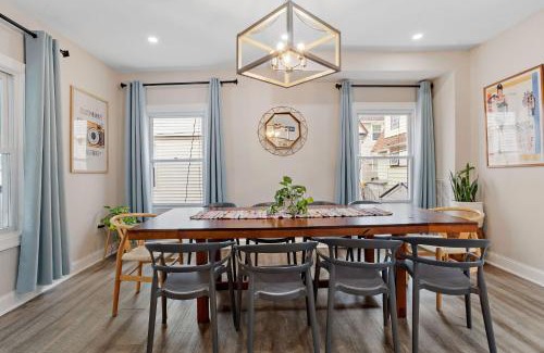 Atlantic City House | Beautifully Renovated 6BR 2BA 2 Blocks to Beach
