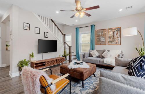Atlantic City House | Beautifully Renovated 6BR 2BA 2 Blocks to Beach
