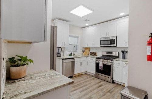 Atlantic City House | Beautifully Renovated 6BR 2BA 2 Blocks to Beach