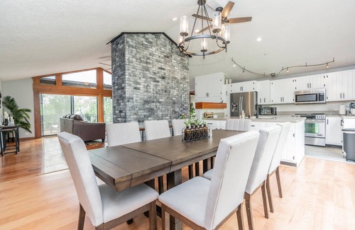 Canandaigua House | Beautifully Renovated Lodge with Lakeview