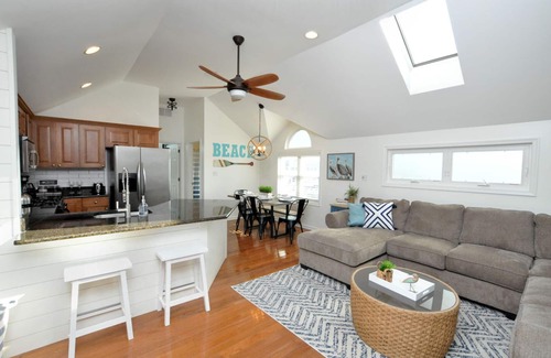 Ventnor City House | Beautifully renovated 2 BR, 2 BR Open Floor Plan, Perfect Location!