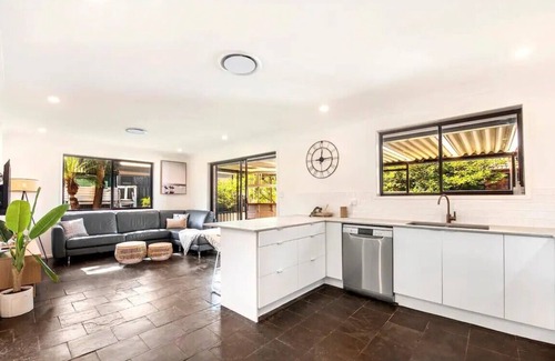 Fingal Bay House | Beautifully renovated beach house with ducted air conditioning. Pet friendly!