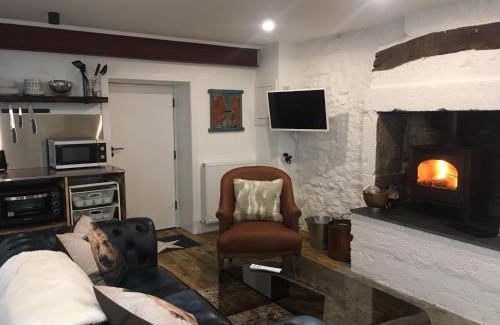 Drem House | Beautifully Renovated Self-Contained Farm Cottage - close to beaches, North Berwick and the Golf Coast