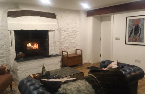 Drem House | Beautifully Renovated Self-Contained Farm Cottage - close to beaches, North Berwick and the Golf Coast