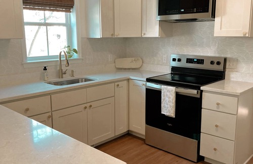 West Ashley House | Beautifully renovated, walkable home in Charleston - close to everything!