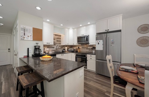 Fraser Condo | Beautifully renovated 2 bedroom with clubhouse amenities