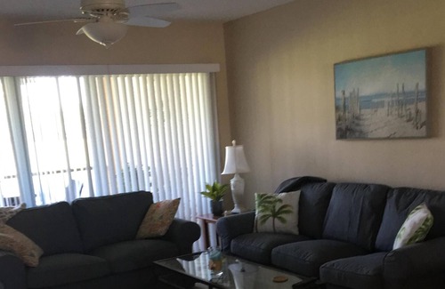 Jupiter Condo | Beautifully Renovated 2/2 Condo - Walk to the Beach