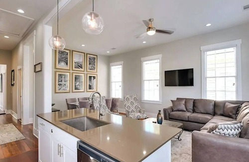 Historic Downtown Savannah House | Beautifully Renovated 5 bedroom 5 bath