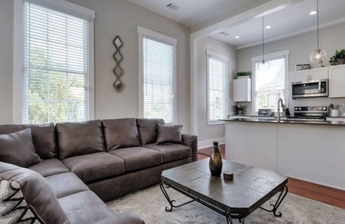 Historic Downtown Savannah House | Beautifully Renovated 5 bedroom 5 bath