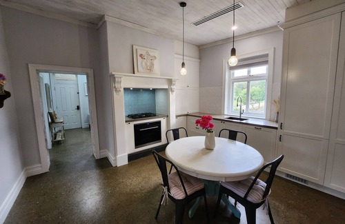 Kuitpo Cottage | Beautifully renovated country cottage located near Mclaren Vale's best wineries
