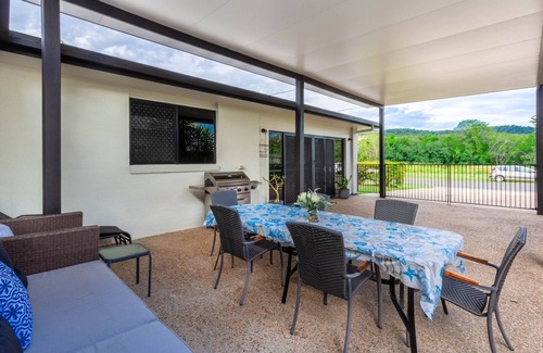 Yeppoon House | Beautifully Renovated Beachside Family Home