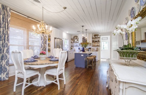 Conway Cottage | Beautifully renovated cottage in historic downtown & near colleges