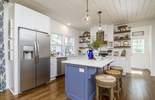 Conway Cottage | Beautifully renovated cottage in historic downtown & near colleges