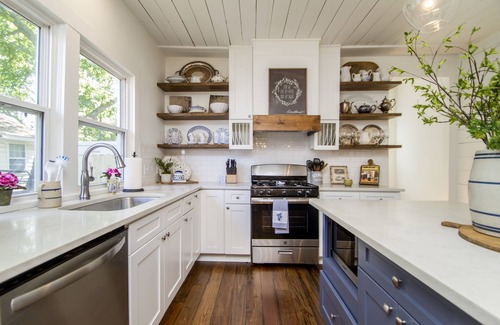 Conway Cottage | Beautifully renovated cottage in historic downtown & near colleges