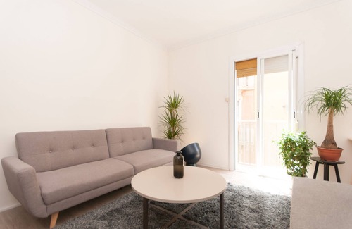 El Raval Condo | Beautifully Renovated Apt in Raval
