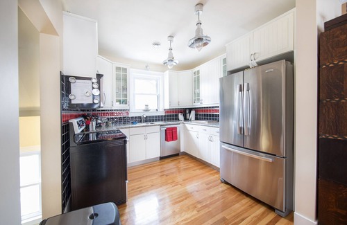 Walkerville Apartment | Beautifully renovated home in historic Walkerville.