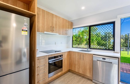 Lammermoor Beach House | Beautifully Renovated Large Home on Lammermoor Beach.