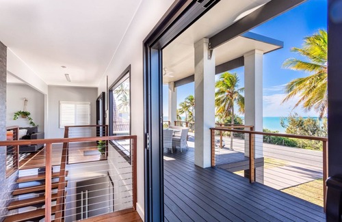 Lammermoor Beach House | Beautifully Renovated Large Home on Lammermoor Beach.
