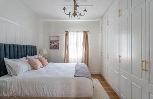 Parklands House | Beautifully Renovated Retreat Modern Comfort with Outdoor Entertaining