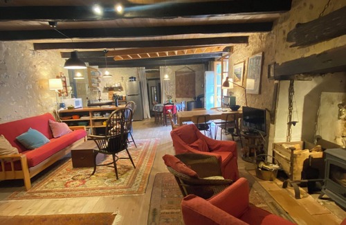Touzac House | Beautifully renovated traditional riverside cottage, withnlarge private garden.