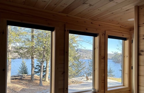 Bradford House | Beautifully Renovated Lake House