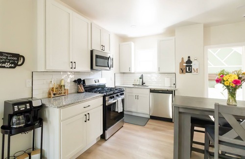 Tremont House | Beautifully renovated 2BR/1BA home in the heart of Tremont