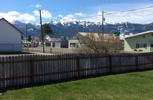 Enterprise House | Beautifully renovated 1920's Bungalow with a large fenced yard in Enterprise, OR