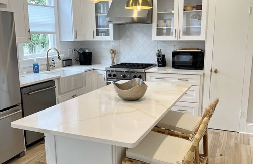 Greenport House | Beautifully renovated 2 Bedroom, 1st Floor apt -Greenport Village, Walk to town!