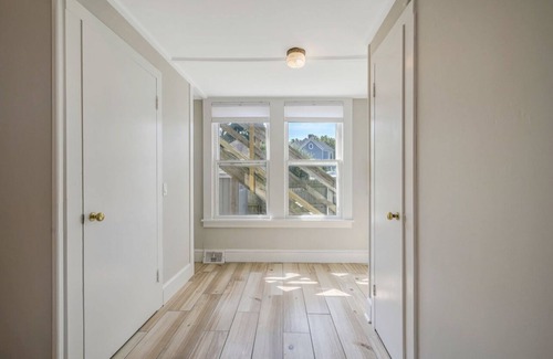 Greenport House | Beautifully renovated 2 Bedroom, 1st Floor apt -Greenport Village, Walk to town!