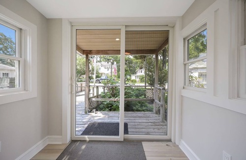 Greenport House | Beautifully renovated 2 Bedroom, 1st Floor apt -Greenport Village, Walk to town!