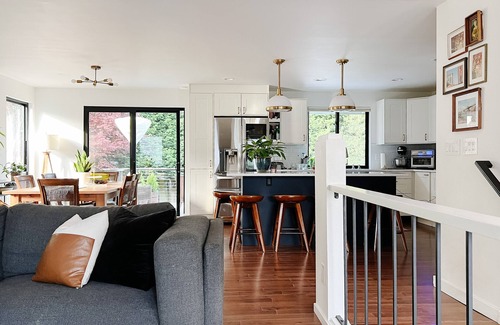 Inglewood-Finn Hill House | Beautifully renovated hot-tub, large fenced backyard, pet friendly