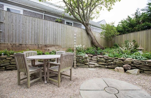 Nantucket Town House | Beautifully Renovated in Town Residence - THE BUNGALOW