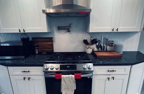 Rochester House | Beautifully Renovated 4BR Single Family Home. Sleeps 9 Pets Welcome: Brighton